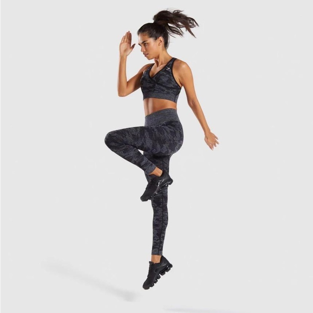 GYMSHARK ADAPT BLACK SPORTS BRA AND LEGGINGS